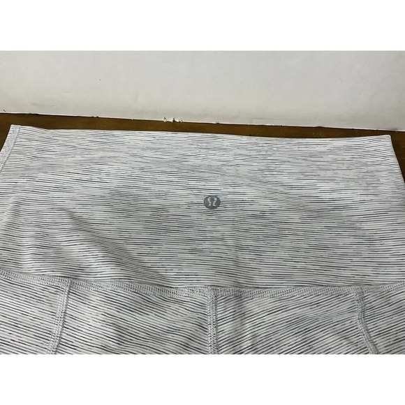 Lululemon Wunder Under Crop II Scallop Hem 23" Leggings Gray Silver Spoon Size 6 - Picture 5 of 10